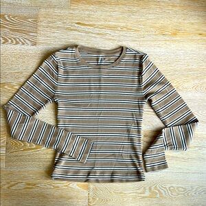 EUC long sleeve knit tee
